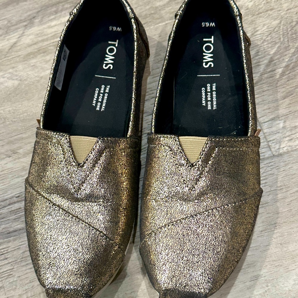 Discontinued TOMS size 6.5 brand new